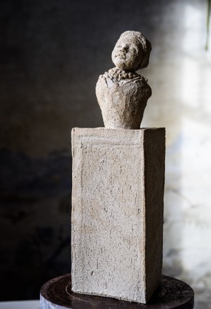 Skulptur Soweto jente 